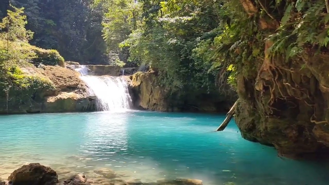 Cantiknya Air Terjun Lokomboro, Kepingan Surga yang Ada di Pulau Sumba