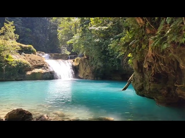 Cantiknya Air Terjun Lokomboro, Kepingan Surga yang Ada di Pulau Sumba