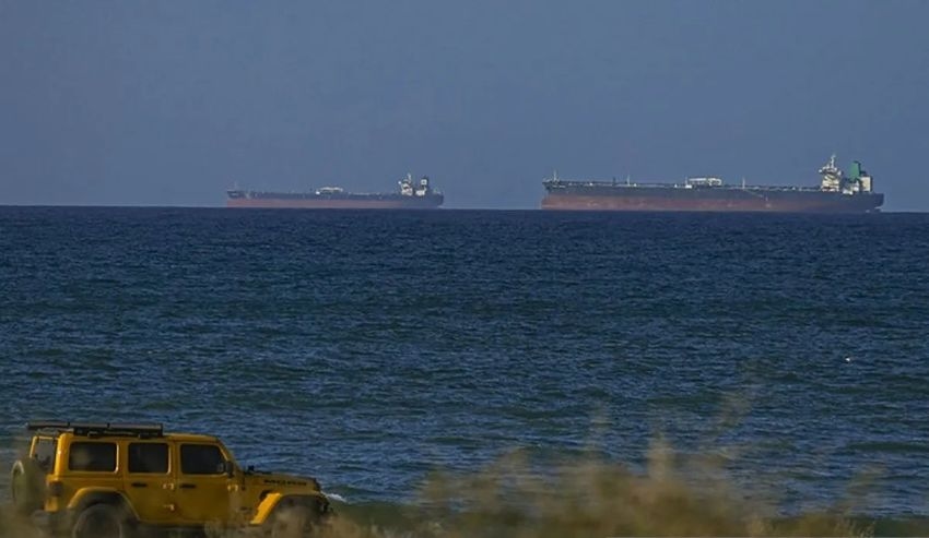 Hanya 12 Kapal Lewat Selat Hormuz per Hari dengan Biaya Rp34 Miliar