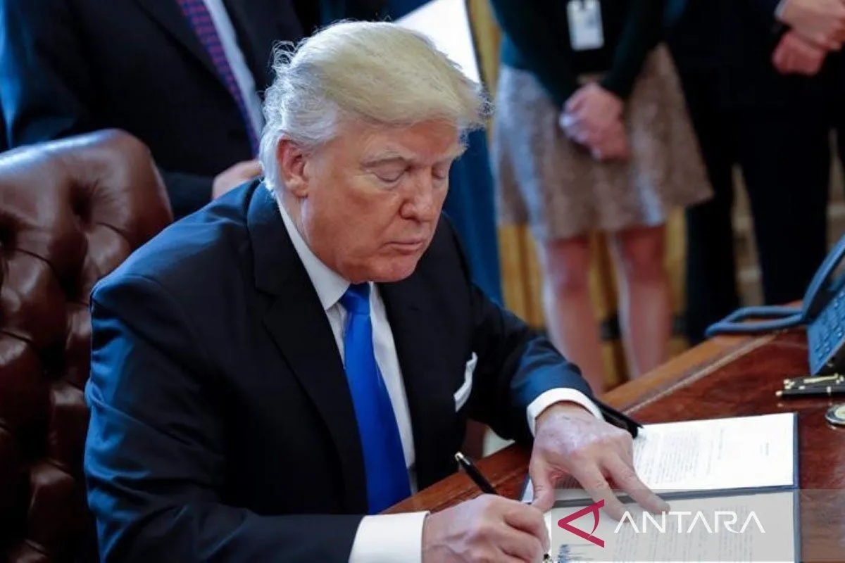 Demi Jalur Diplomasi, Trump Tunda Serangan Baru ke Iran