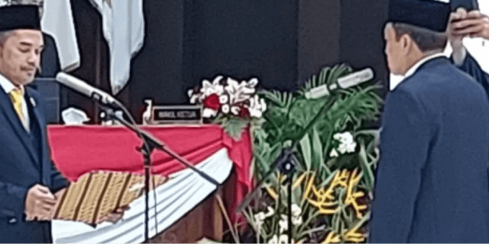 PAW Fraksi Golkar Kaharuddin Jafar telah dilantik oleh Ketua DPRD Kalimantan Timur.