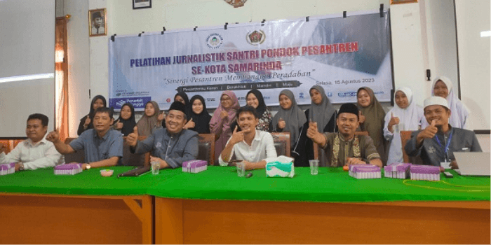 Santri Pondok Pesantren Nabil Husen mengikuti Pelatihan Jurnalistik.