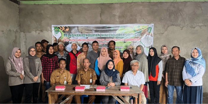 Pelatihan Minyak Goreng Kelapa Dorong Ekonomi Lokal