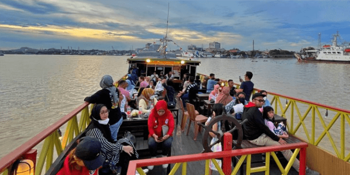 Beriwisata Menyusuri Sungai Mahakam