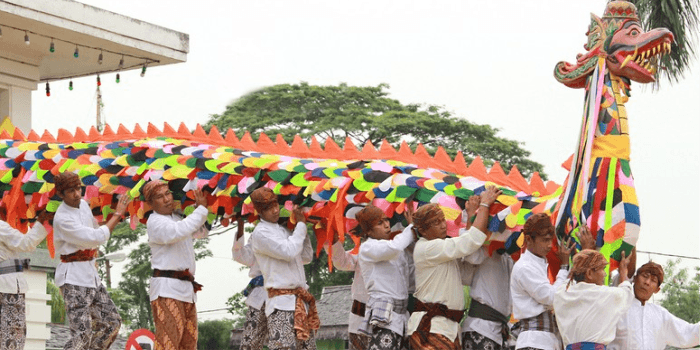 Mengulur Naga Tandai Puncak Pesta Erau Adat Pelas Benua 2023.