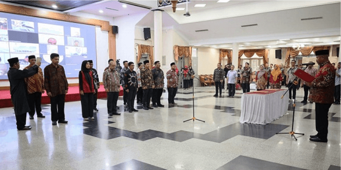 Edi Melantik Pejabat Administrator dan Pengawas