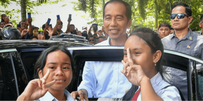 Warga Terharu, Jokowi Jadi Presiden Pertama yang Kunjungi Tanah Kubar