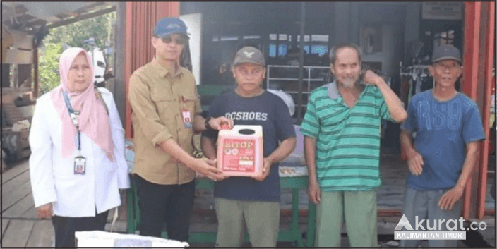 Dinas Perkebunan Kaltim Serahkan Bantuan Bibit Karet dan Pupuk NPK untuk Meningkatkan Produksi Petani