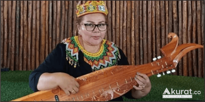 Viral! Konten TikTok Eva Manurung Mirip Ivan Gunawan: 'Kakak Adik' atau 'Si Kembar'?