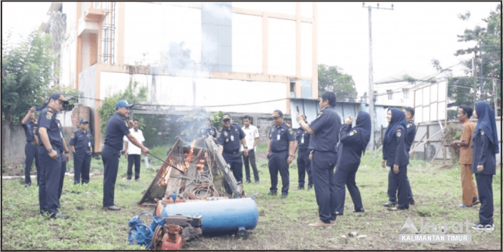 DKP Kalimantan Timur Hancurkan Alat Terlarang, Tindakan Tegas Melawan Illegal Fishing