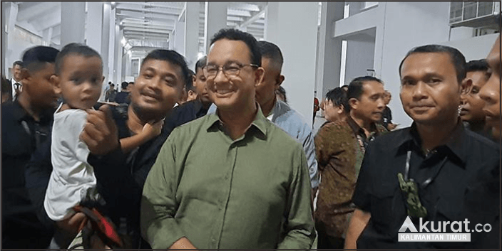 Anies Baswedan Menyapa Rakyat dengan Kereta Rel Listrik dalam Kampanye Pertamanya