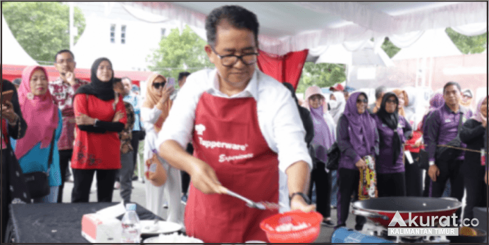 Sensasi Nasi Goreng Ala Bapak-Bapak Pemprov: Lomba Memasak Pecahkan Stereotip Gender di Pesta Rakyat Kaltim