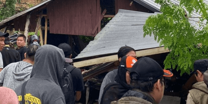 Longsor Mengerikan di Jalan Gerilya Samarinda: 4 Rumah Hancur, 2 Korban Masih Tertimbun!